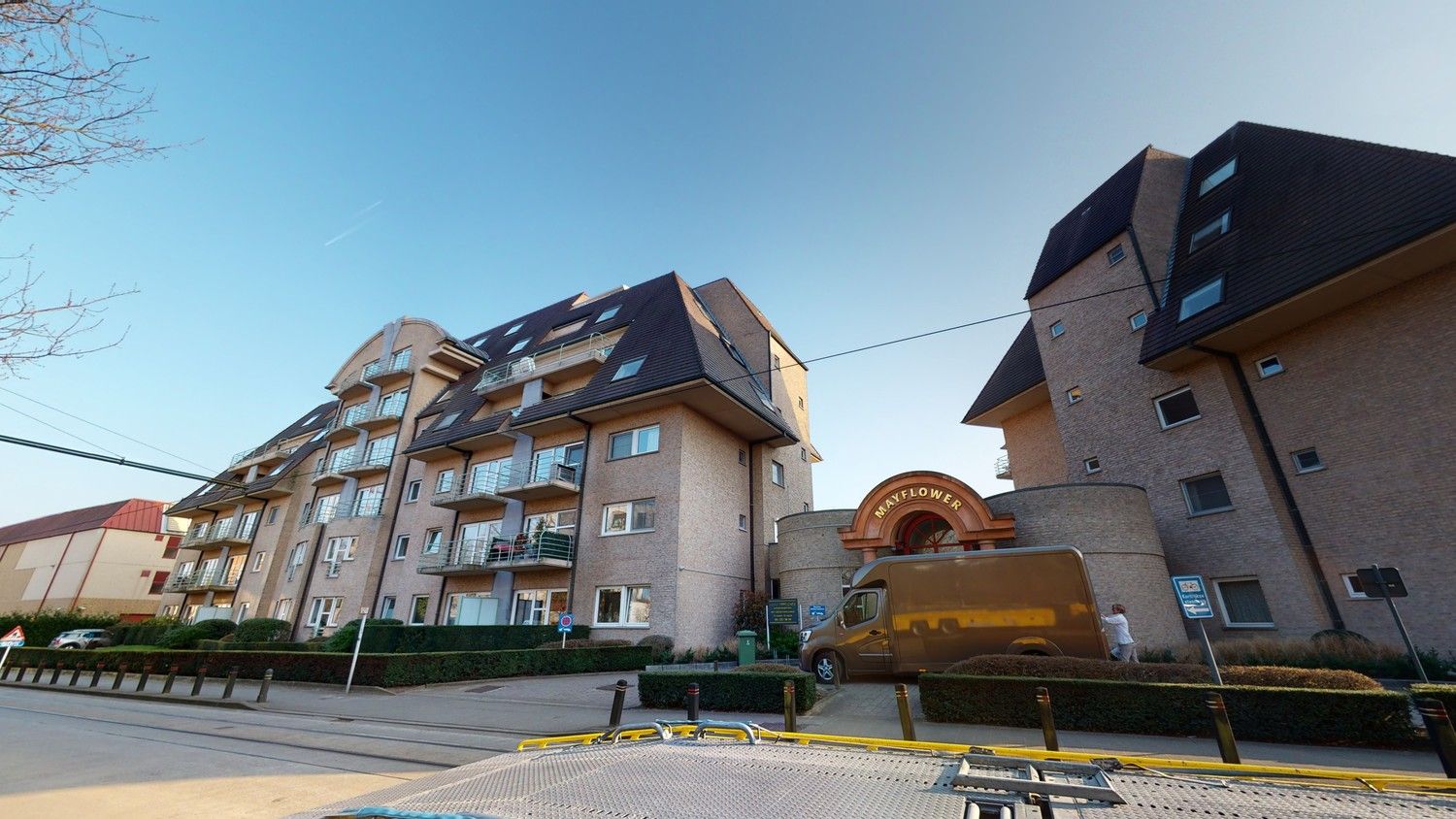Hoofdfoto van de publicatie: Ruim appartement met (hotel)diensten nabij Gent te koop!