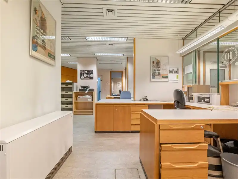 OPBRENGSTEIGENDOM MET HANDELSRUIMTE EN DUPLEX-APPARTEMENT IN SINT-TRUIDEN foto 8