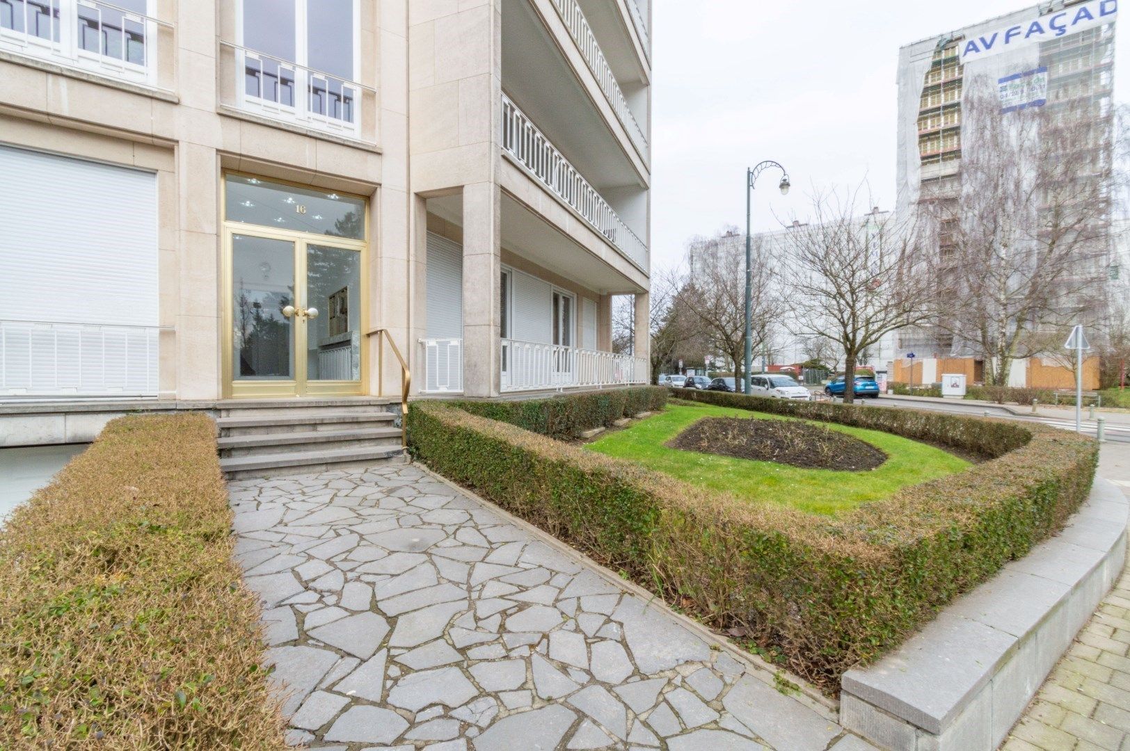 Gerenoveerd opbrengstgebouw - 6 appartementen + 5 garages! foto 6