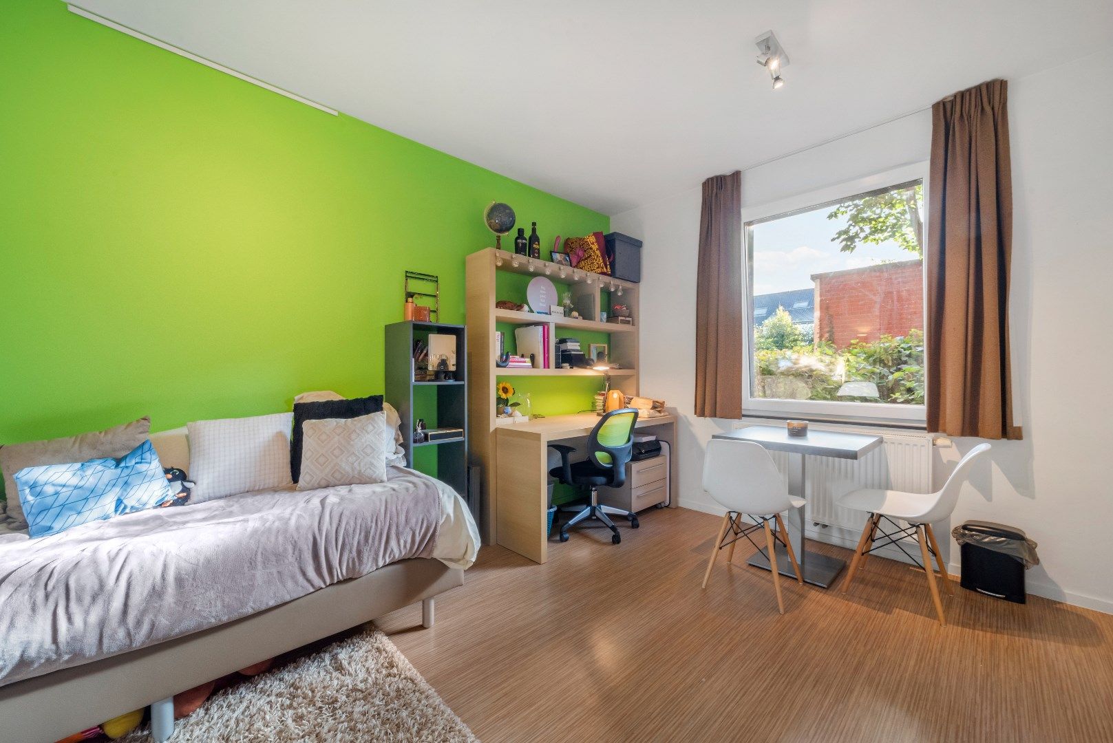 Verhuurde studentenflat met kitchenette en badkamer en staanplaats foto {{pictureIndex}}