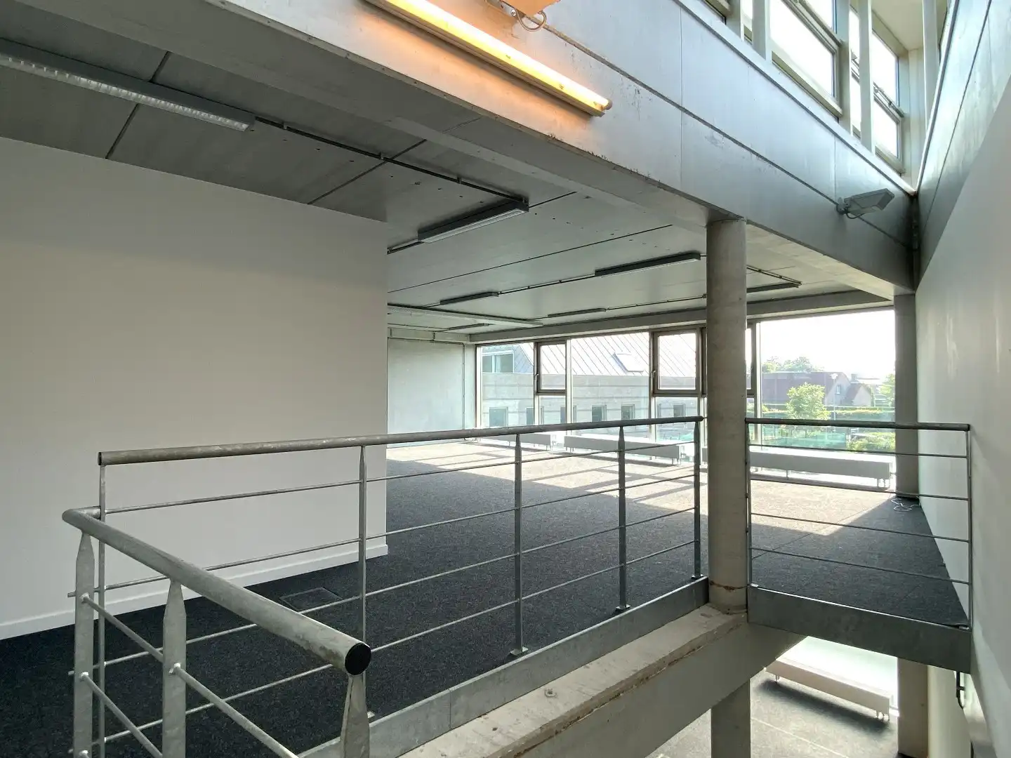 INSTAPKLARE KANTOORRUIMTE OP BOVENVERDIEPING (325m²) OP TOPLOCATIE foto 3