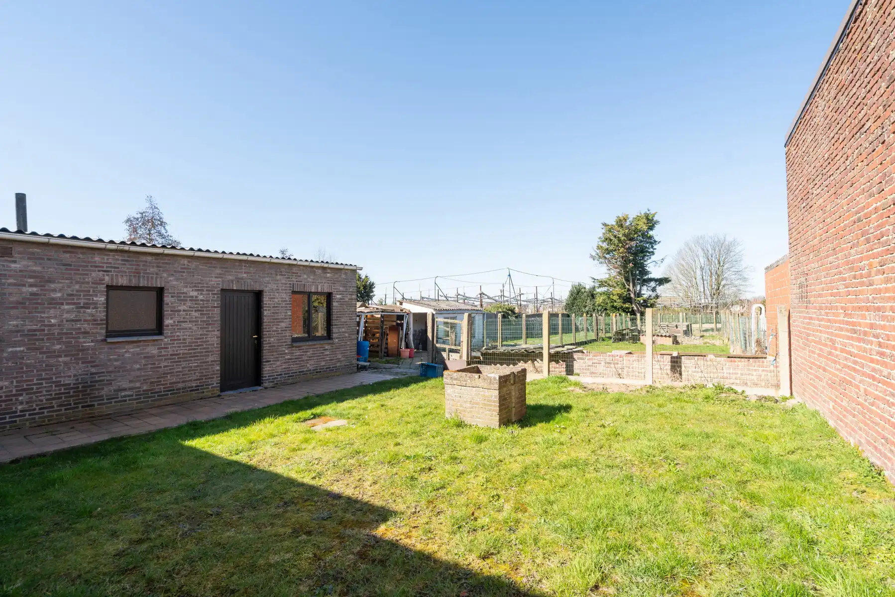 Woning met 4 slaapkamers, garage en tuin foto 15