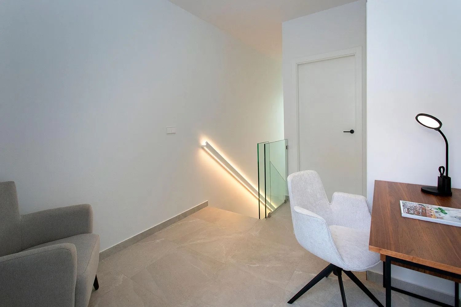 Strak design en strandleven gecombineerd: instapklare luxe woning in hartje Torre de la Horadada foto 13