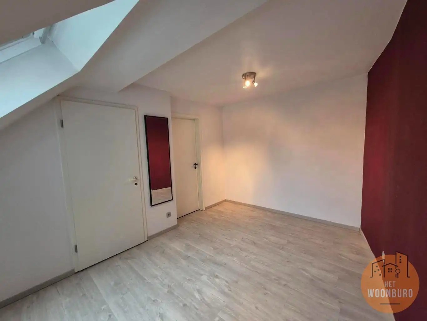 Duplex appartement met 2 slpks, bureel en autostaanplaats foto 10