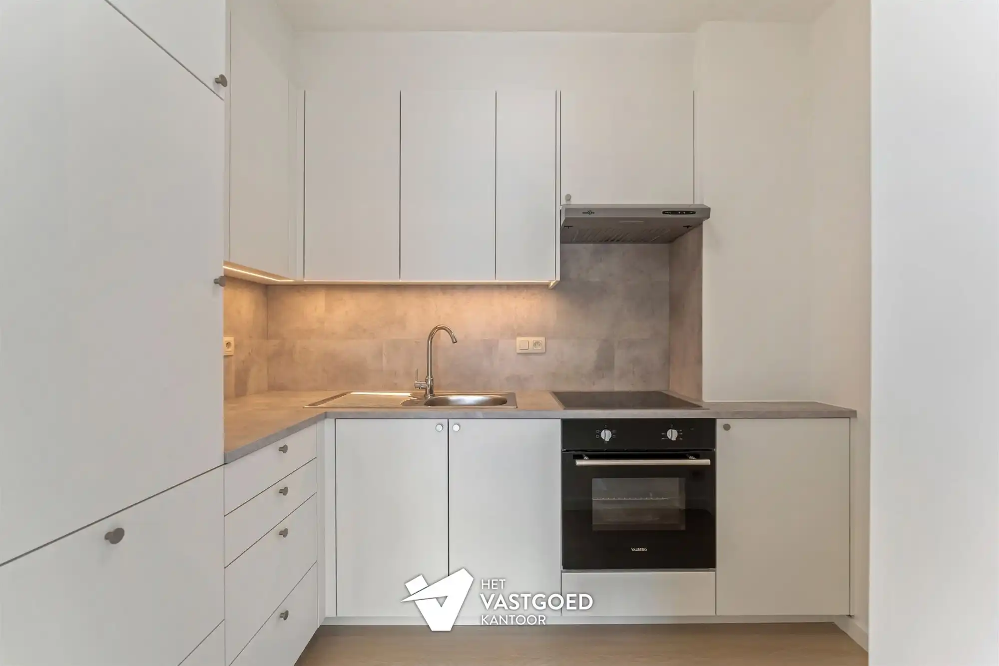 VOLLEDIG GERENOVEERD APPARTEMENT (65M²) MET 1 SLAAPKAMER, AUTOSTAANPLAATS EN GARAGEBOX TE HEUSDEN-ZOLDER foto 8