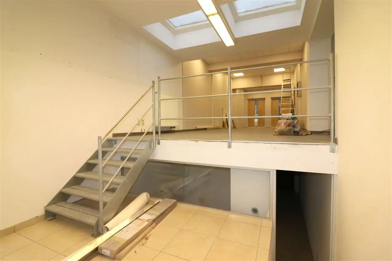 Volledig vernieuwde handelszaak op ideale locatie foto 21