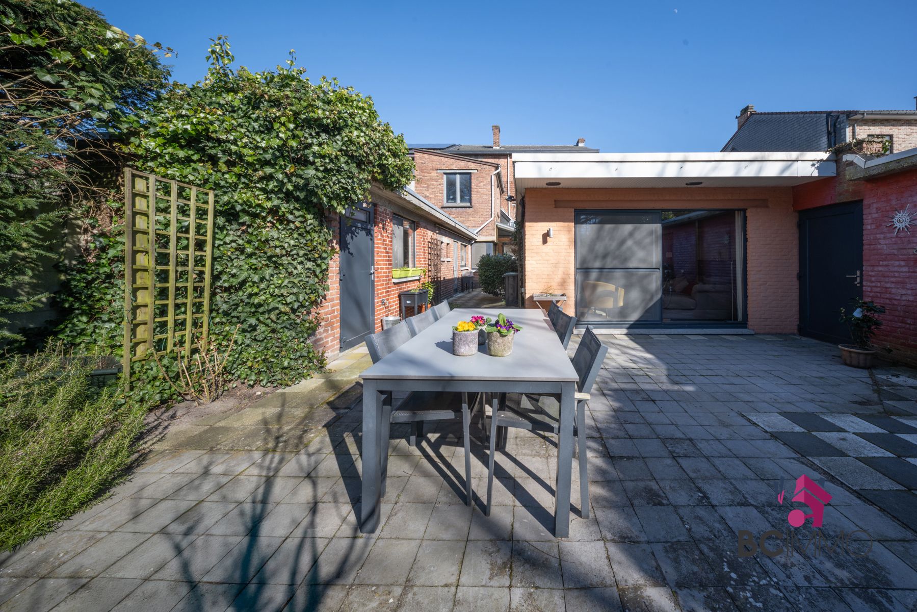 Ruime woning met praktijkruimte en 6 slaapkamers te Genk foto 28