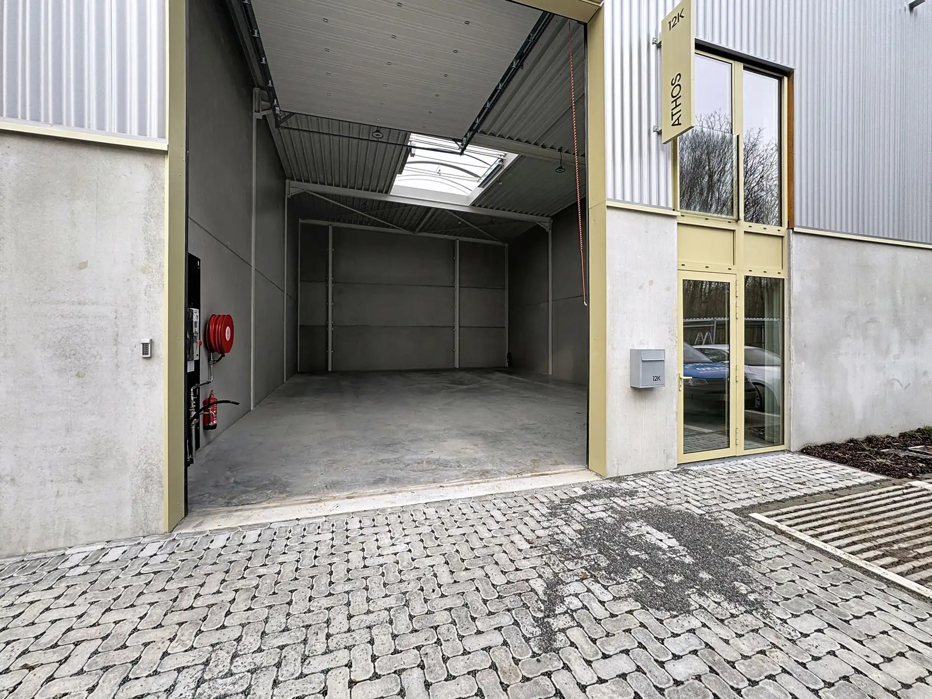 Nieuw magazijn van ±155 m² te huur – Strategische ligging foto 11