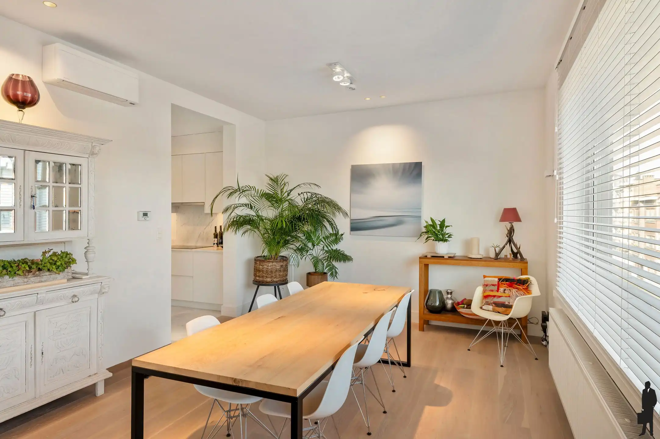 Ruim gerenoveerd appartement met 10 m gevelbreedte. foto 4