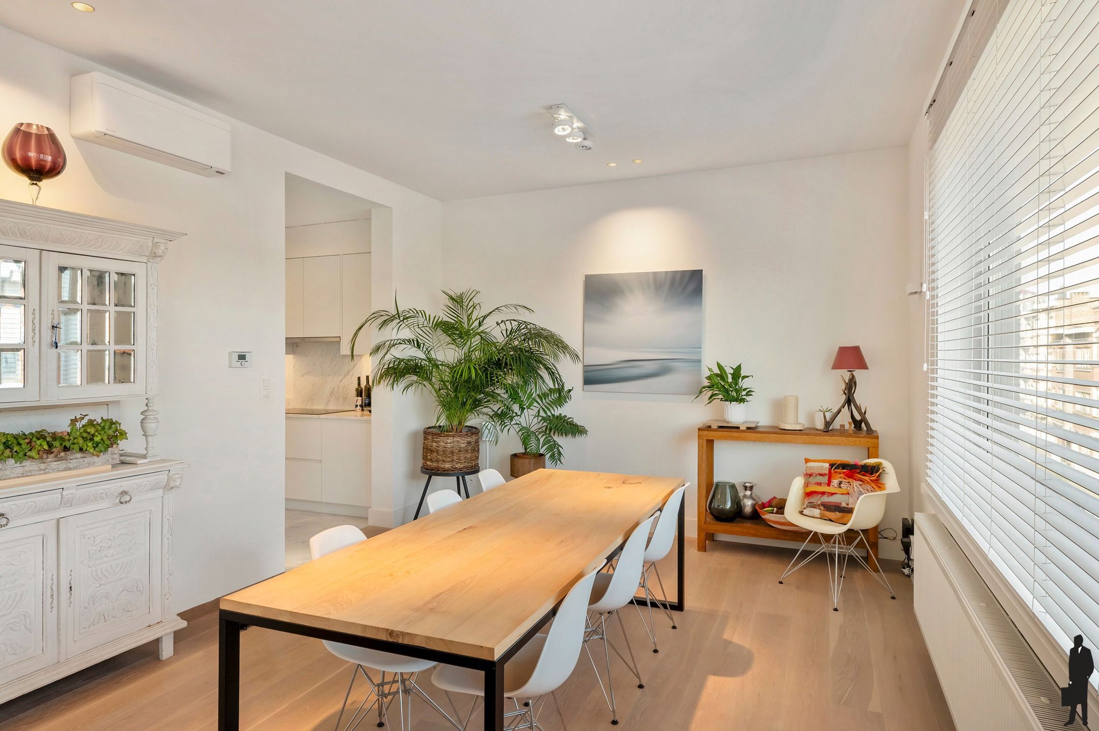 Ruim gerenoveerd appartement met 10 m gevelbreedte. foto 4