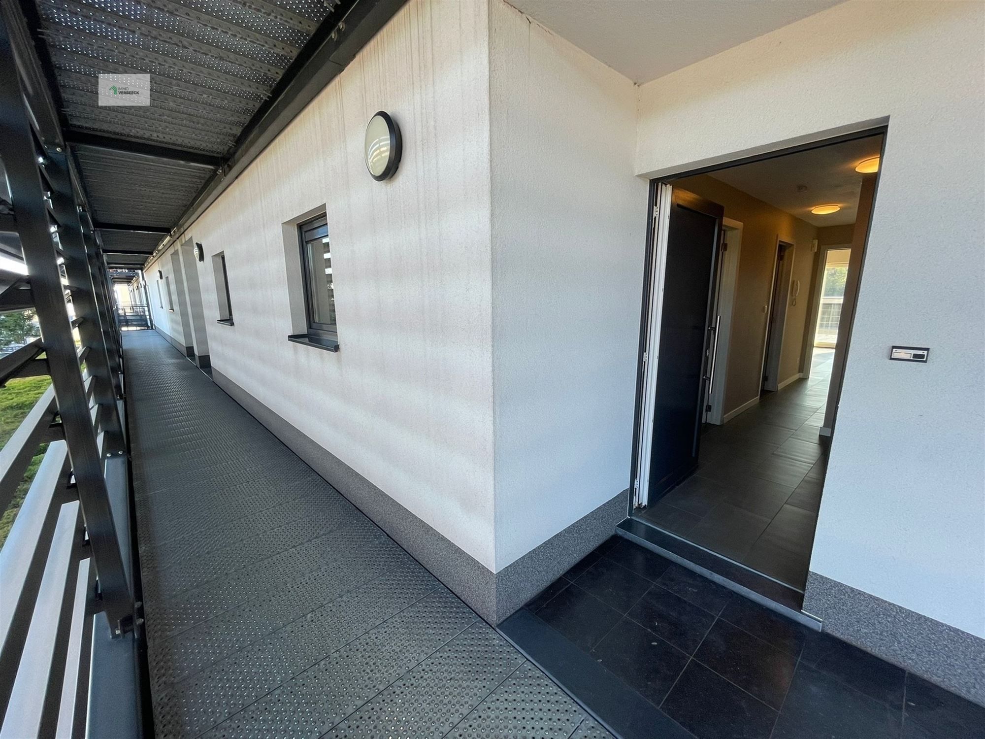 Instapklaar één slaapkamer appartement met afgesloten garage foto 6