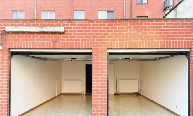 Unieke praktijk- of kantoorruimte van ca. 190 m² INCLUSIEF 2 ruime garageboxen foto 13
