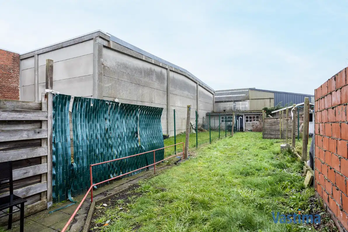 Deels gerenoveerde rijwoning met tuin nabij centrum Lebbeke foto 14