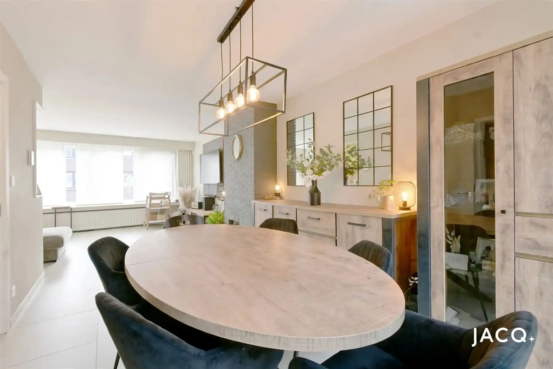 Instapklare woning met 3 slpks, garage en tuin te Deurne! foto 2
