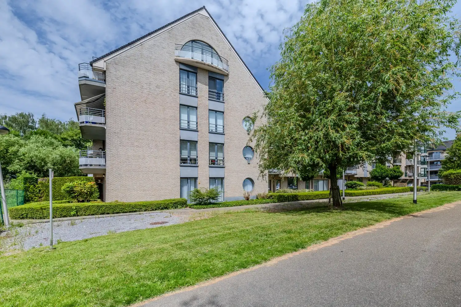 Gelijkvloers appartement met twee slaapkamers en garage in hartje Lanaken foto 33