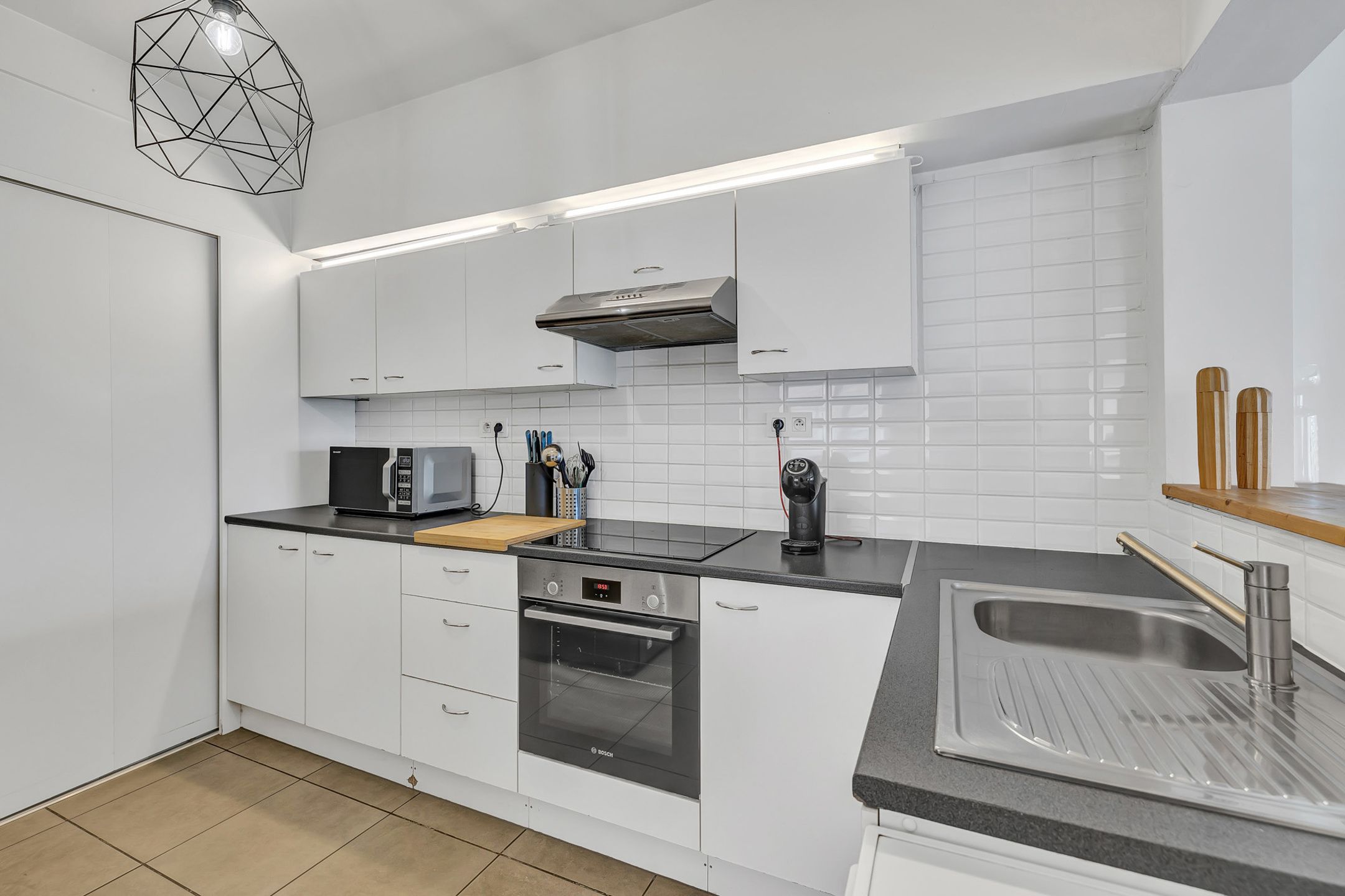 Instapklare woning met tuin en garage in rustige straat  foto 9