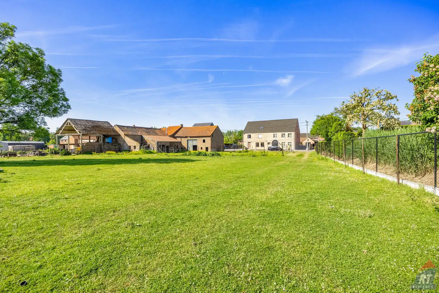 Ruim bouwperceel met verkavelingsmogelijkheden foto 5