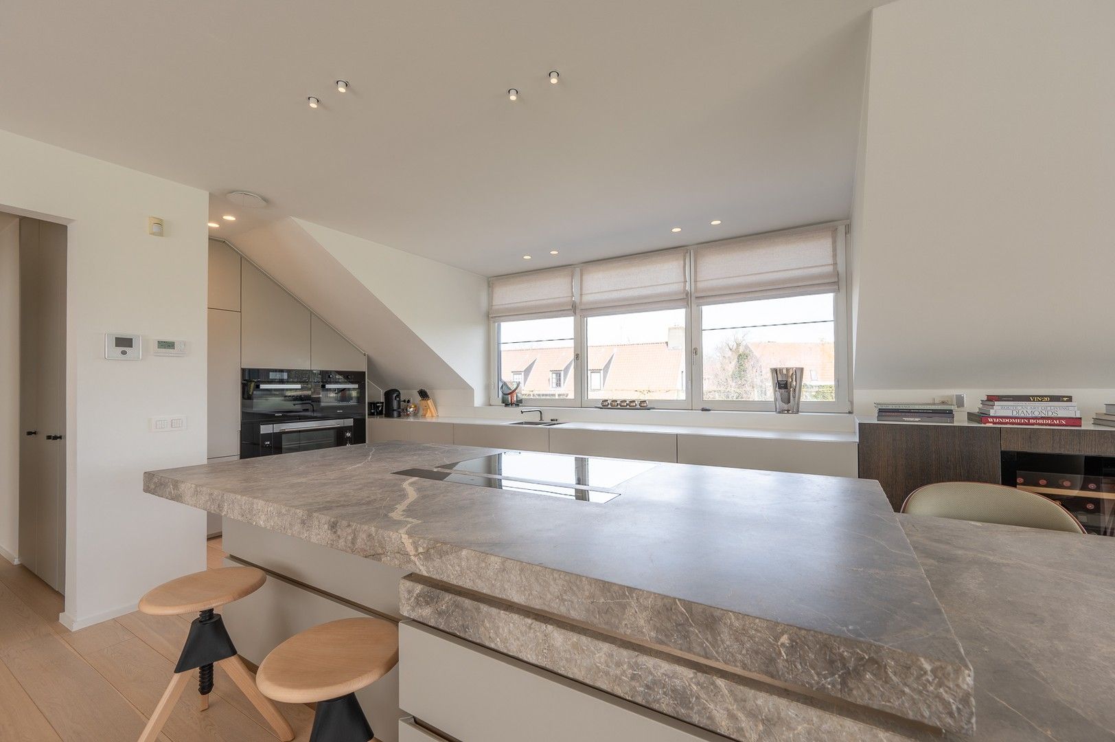 Uitzonderlijke eigendom met een uniek open zicht op de Hazegraspolders, vlakbij het Oosthoekplein. foto 11