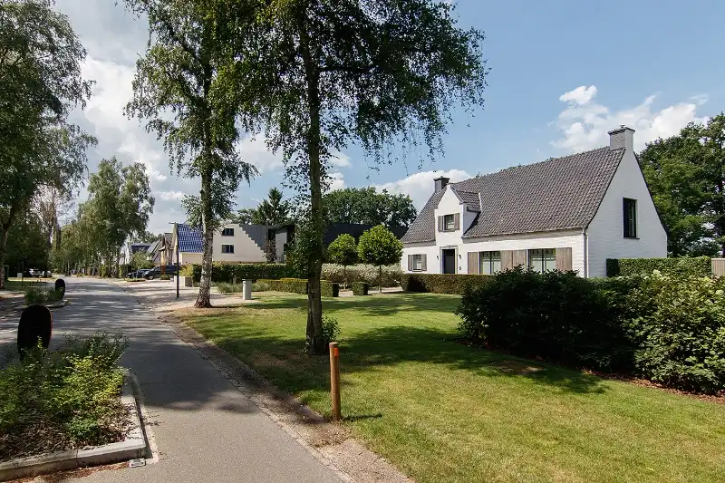 Hoofdfoto van de publicatie: Prachtige, statige villa op een perceel van maar liefst 31 aren 43 centiaren in de groene omgeving 'Berkenveld', op fietsafstand van het Hasseltse stadscentrum!