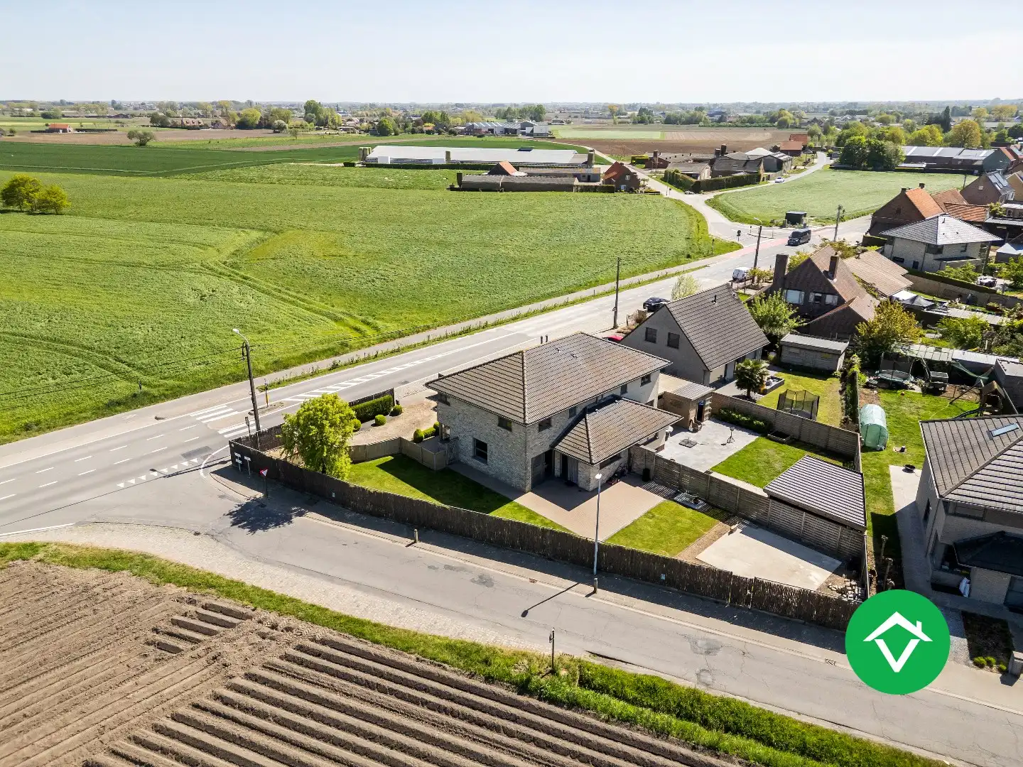 Recente woning (2011) met 3 slaapkamers, inpandige garage en vergezichten te Koekelare foto 24