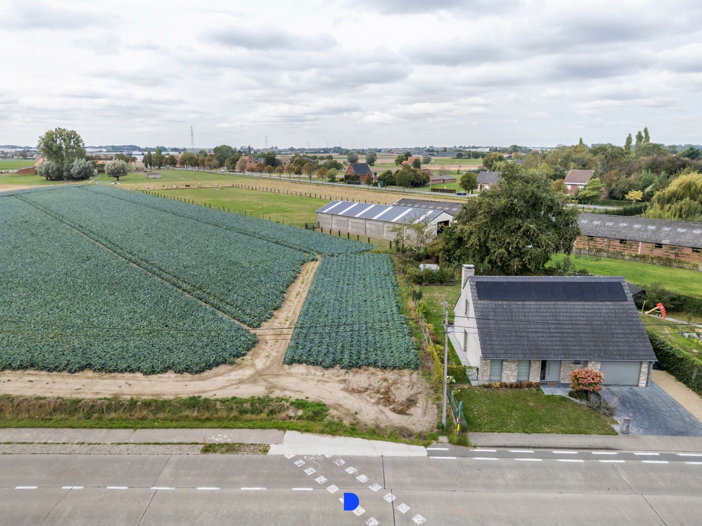 Mooi perceel bouwgrond met landelijk karakter! foto {{pictureIndex}}