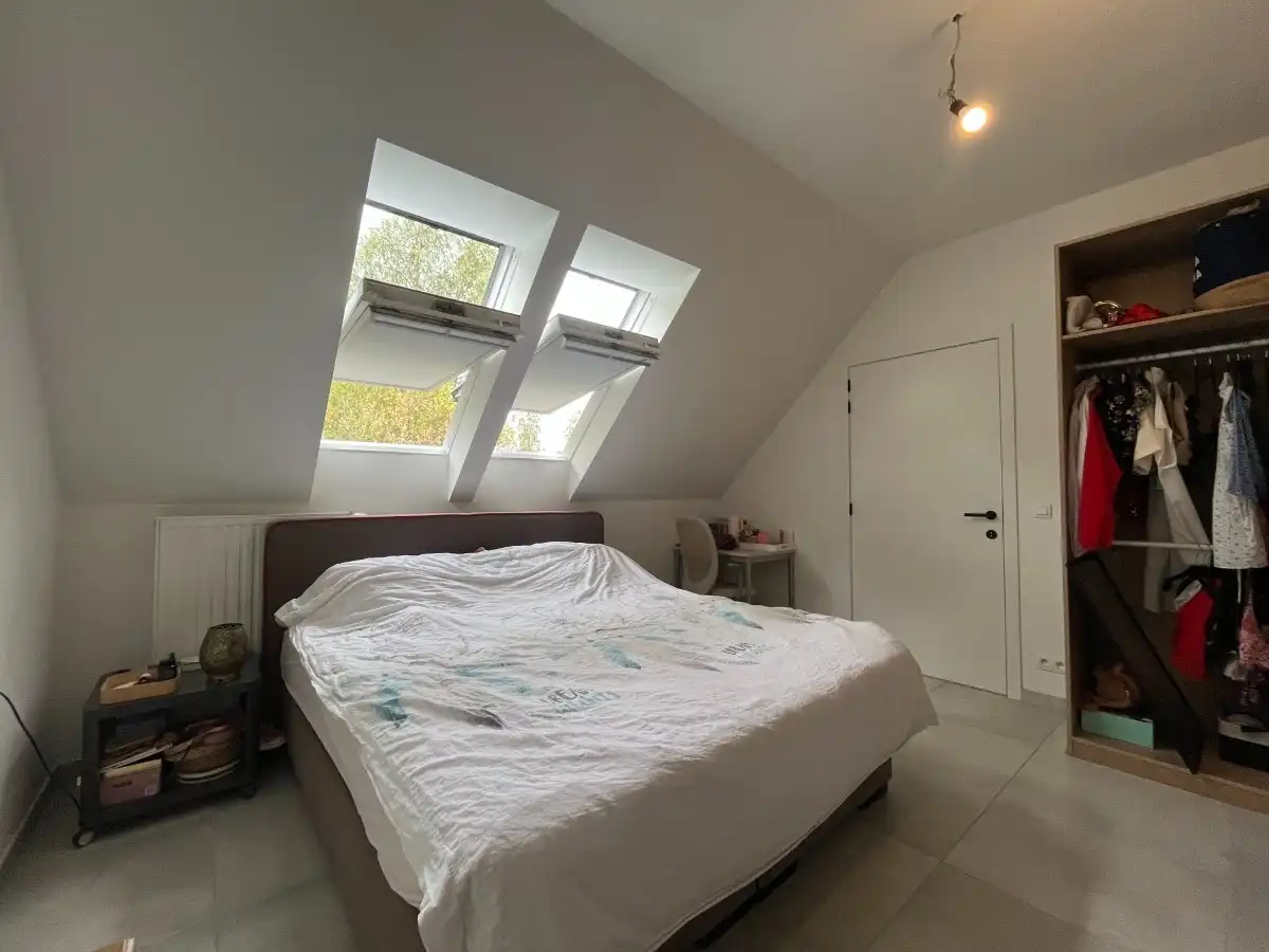 Moorslede – Instapklaar en lichtrijk dakappartement langs de Stroroute foto 7