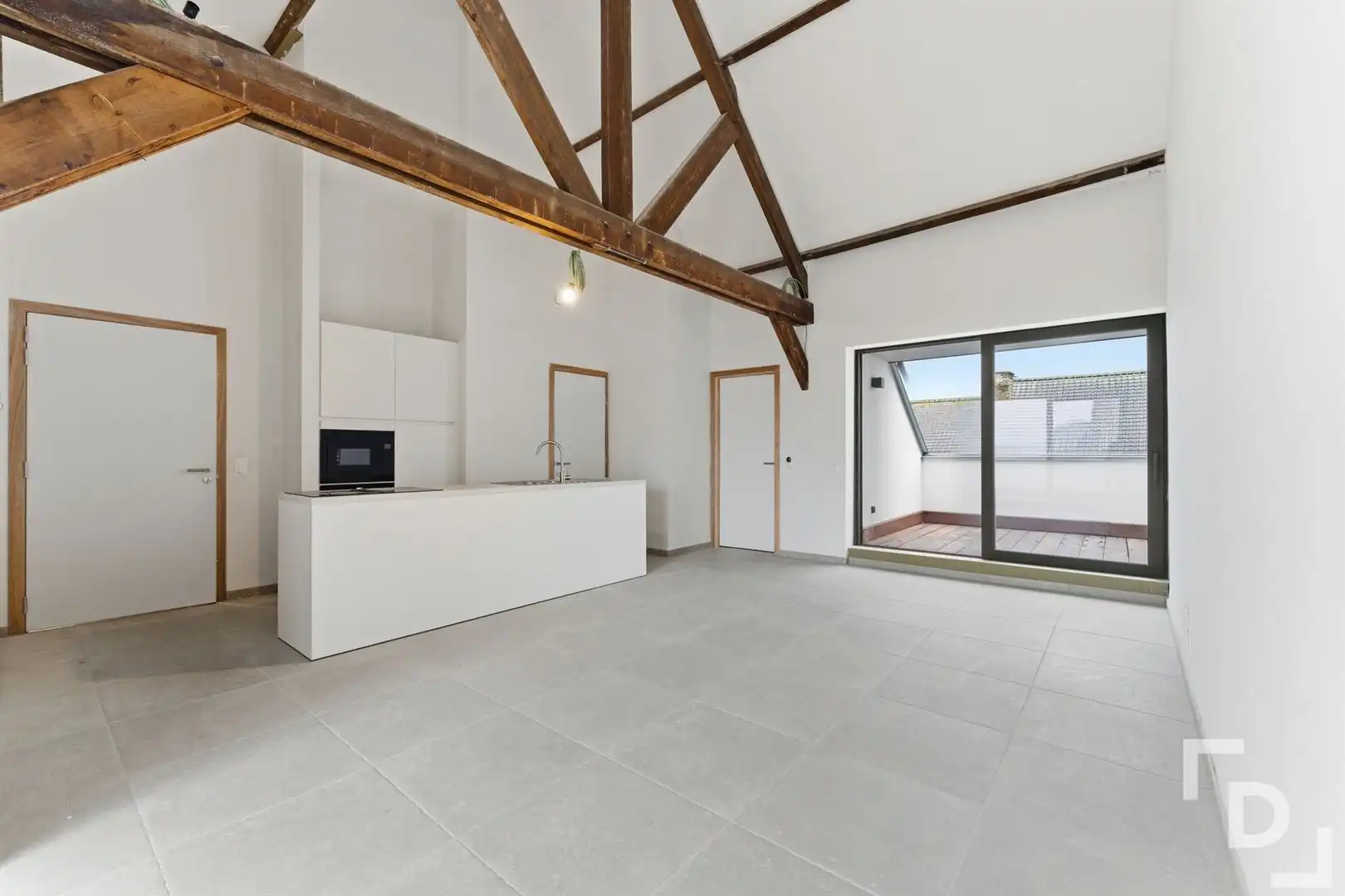 Nieuwbouwappartement met 2 terrassen te koop in centrum Ieper. foto 2
