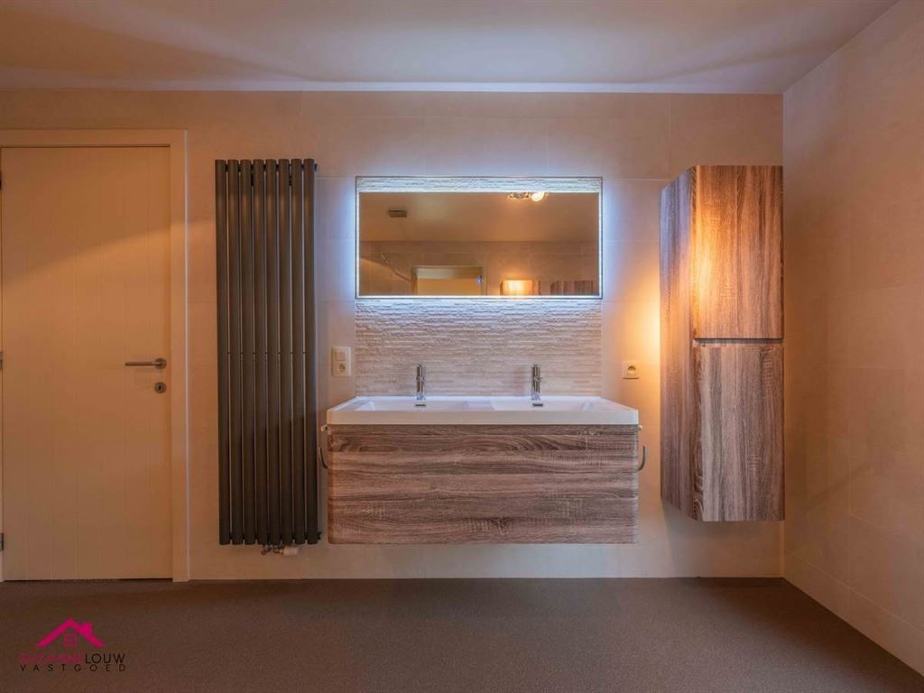 Vrijstaande woning, volledig gerenoveerd foto 20