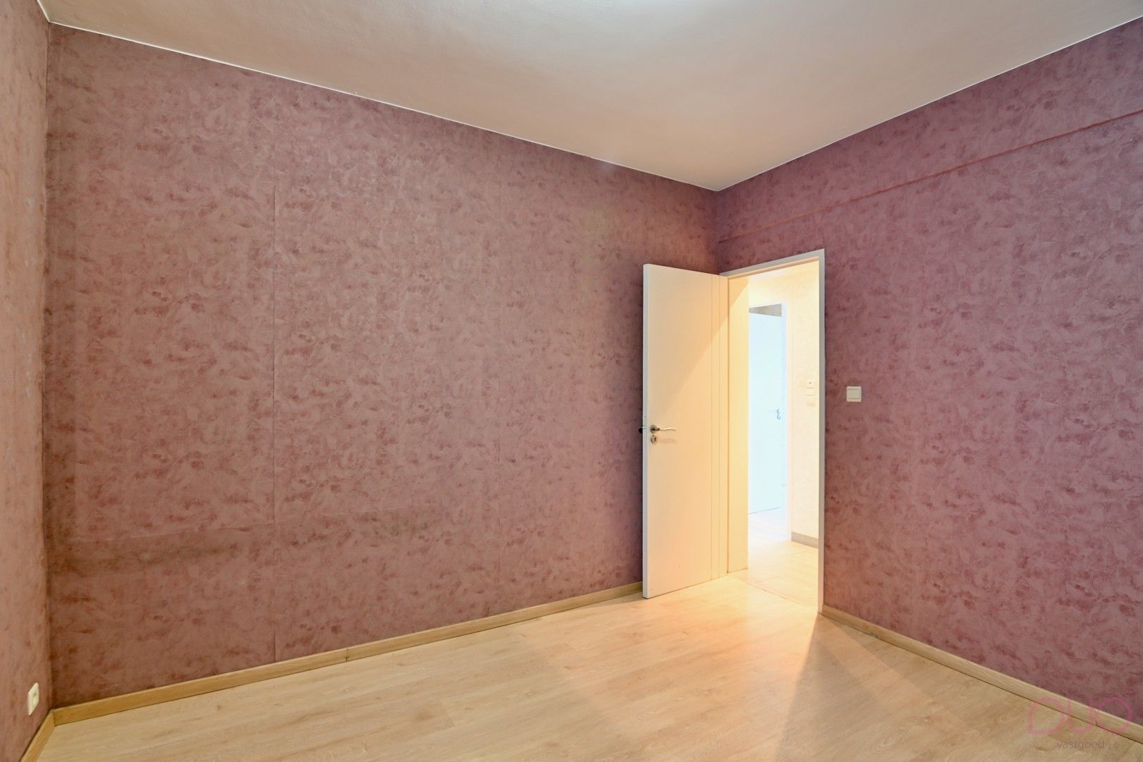 Instapklaar appartement met terras in hartje Sint-Truiden foto 11