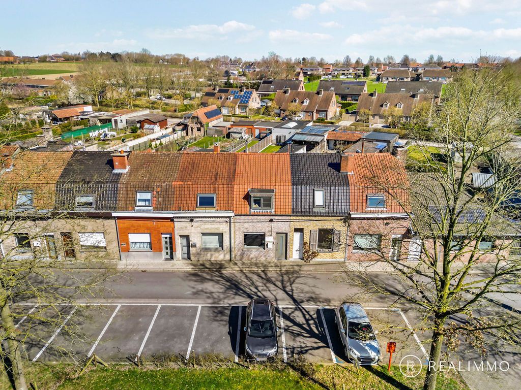 Instapklare woning met tuin, garage en carport foto 20