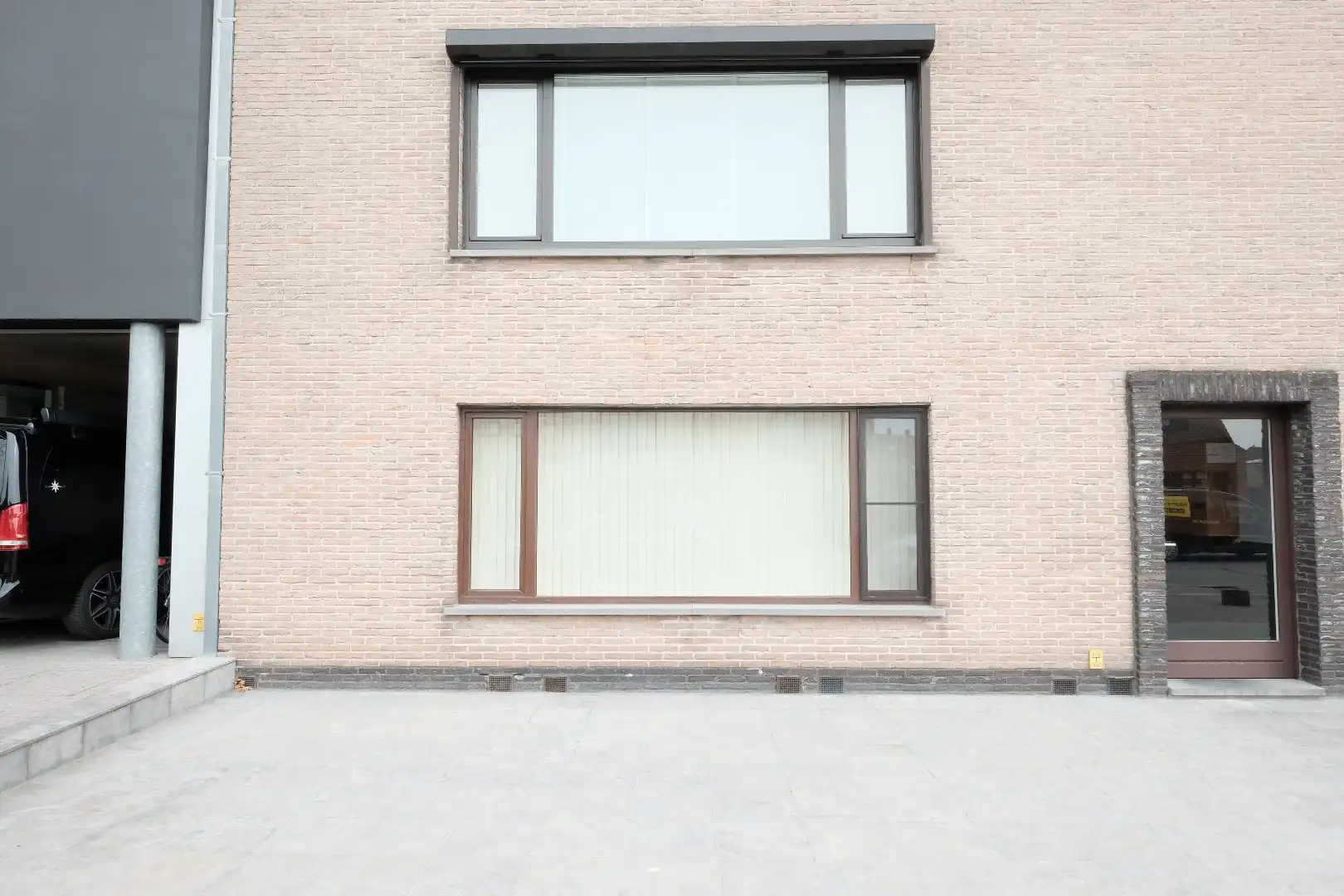 Centraal gelegen gelijkvloers 2-slaapkamerappartement — ideaal als starter of opbrengsteigendom foto 2