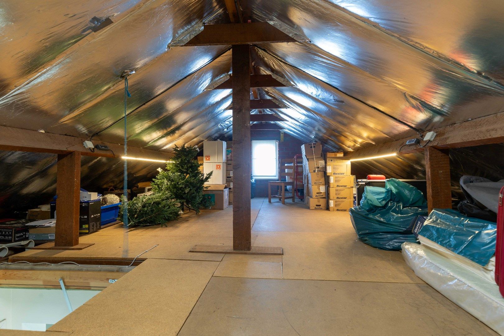 Vernieuwde energiezuinige alleenstaande woning met bijgebouwen  foto 20