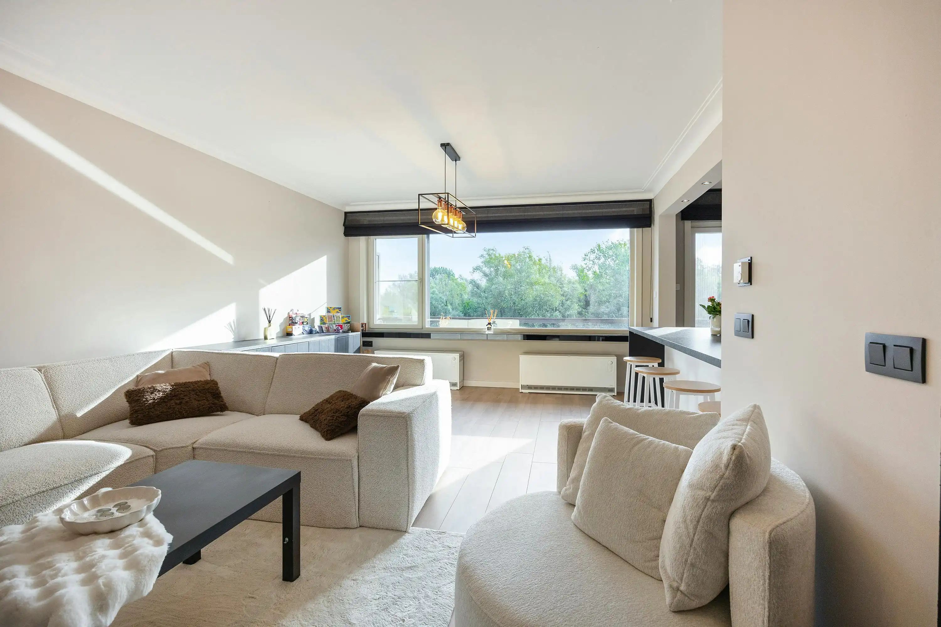 Gerenoveerd appartement te koop in Burcht foto {{pictureIndex}}