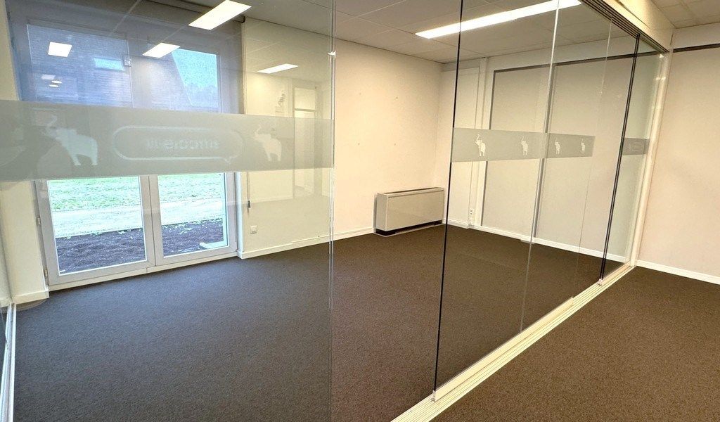 Lichtrijk kantoor te huur op zichtlocatie te Sint-Martens-Latem foto 4