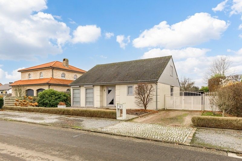 Gelijkvloers huis met 2 slaapkamers en grote zolder in charmante woonstraat foto {{pictureIndex}}