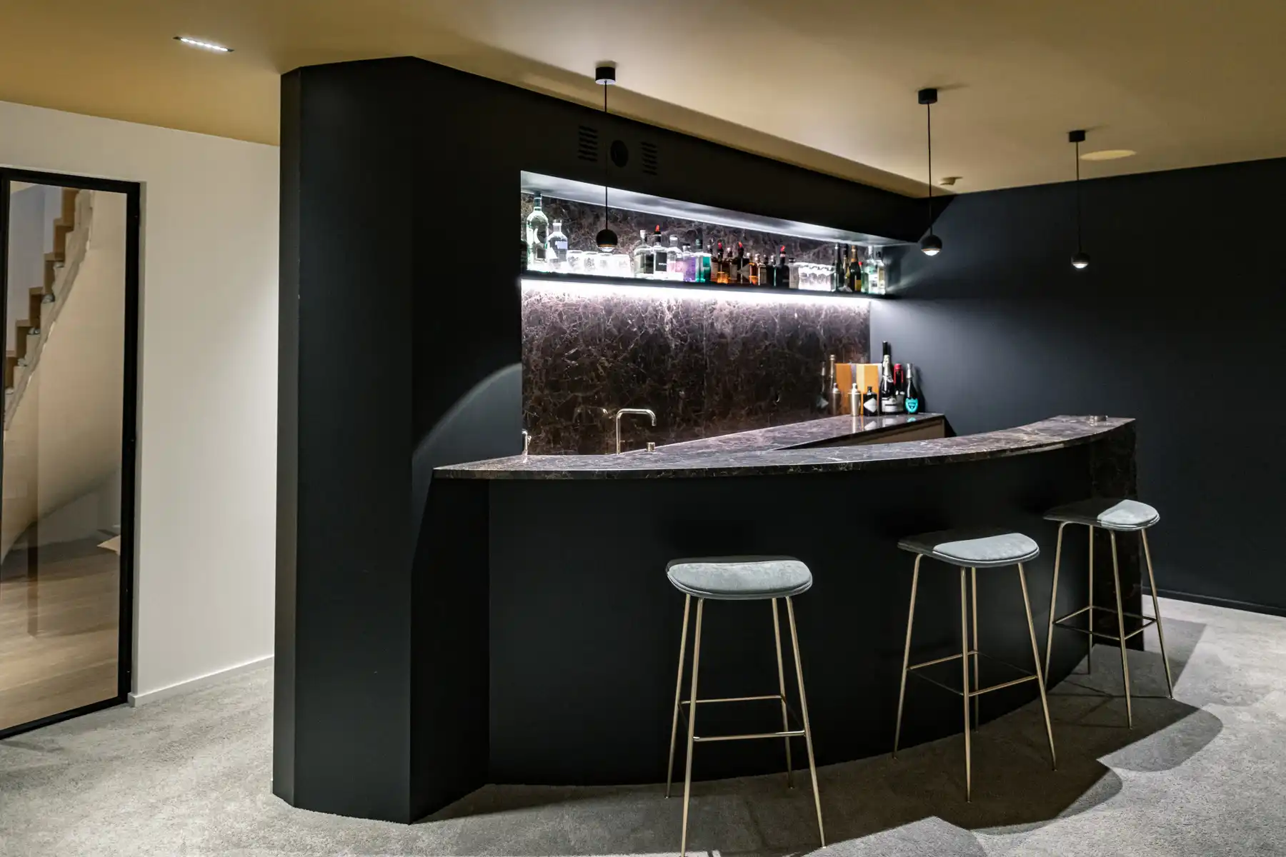 Exclusieve instapklare woning met zwembad en open groenzicht foto 34