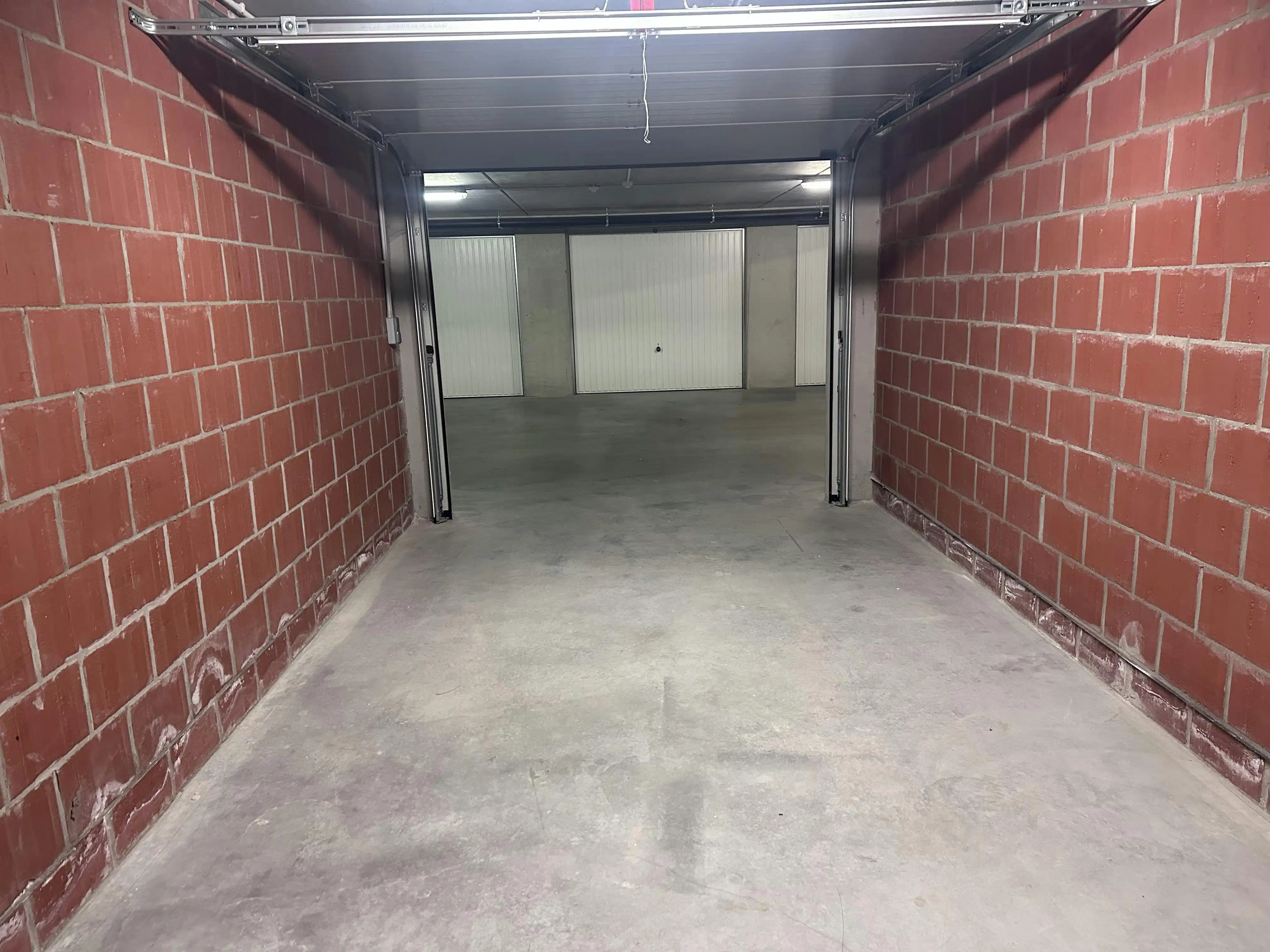 Ondergrondse garagebox te koop nabij het centrum van Veurne. foto 2