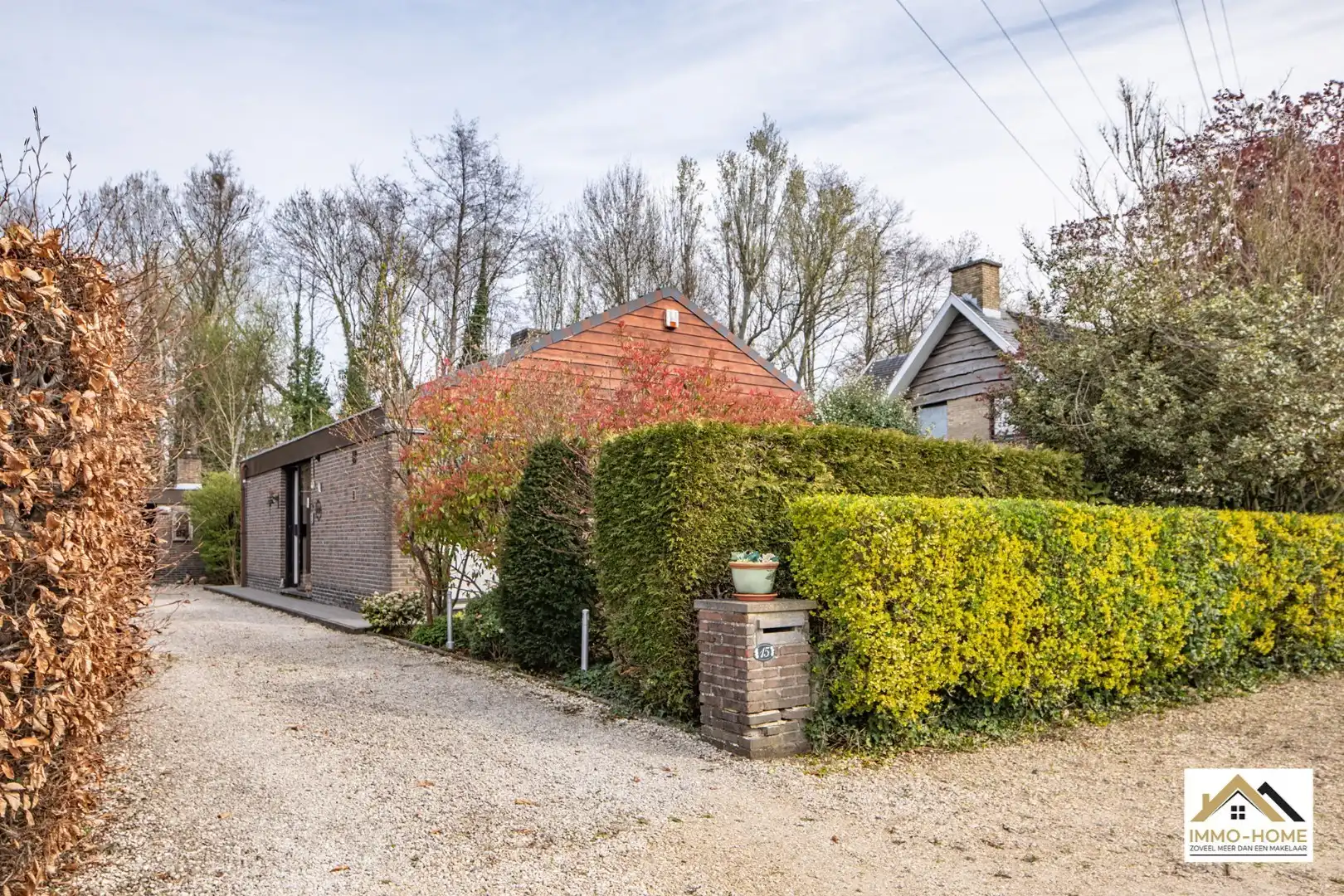 Charmante bungalow op topligging in woonwijk  foto 4