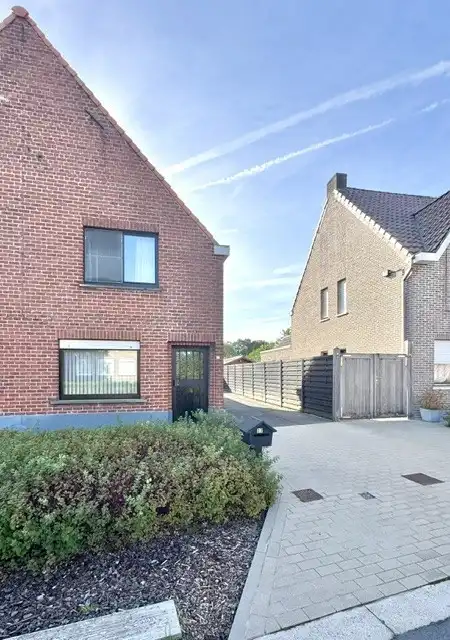 HALFOPEN WONING | 2 KAMERS |TERRAS | GARAGE | 208 M² foto 2