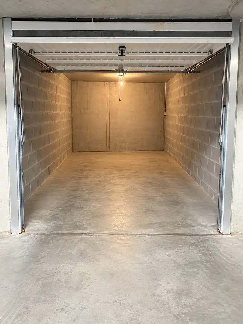 Garage te koop foto {{pictureIndex}}
