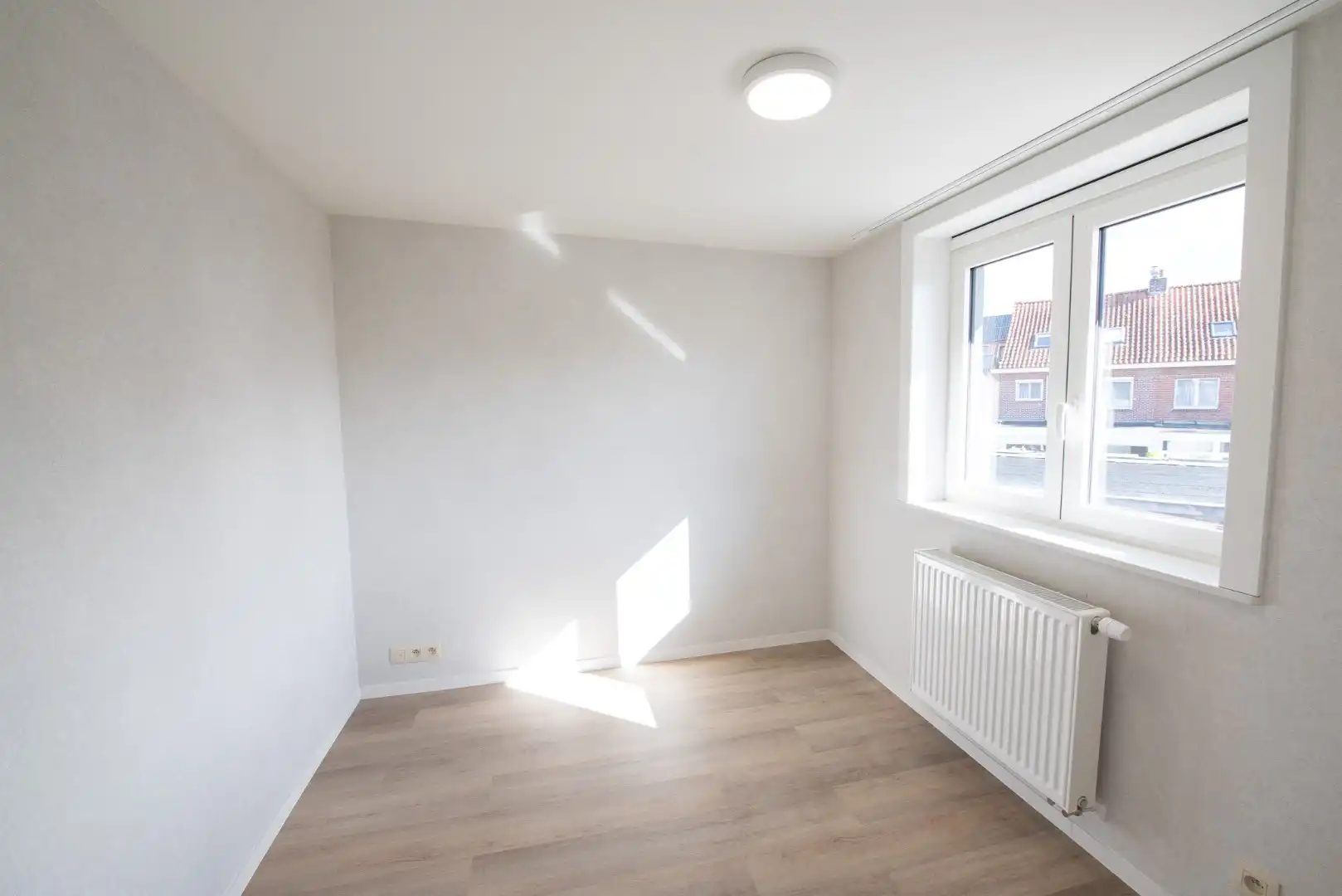 Charmante en gerenoveerde woning te Deinze! foto 11