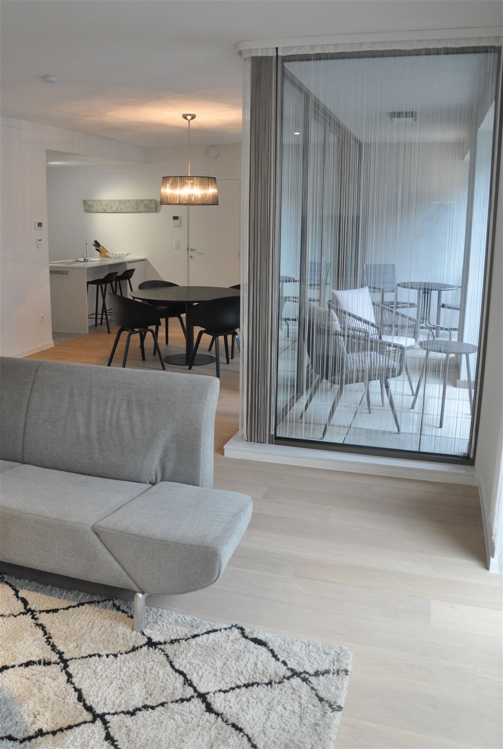 Luxe gemeubeld 2slaapkamerappatement met terras & parking! foto 10