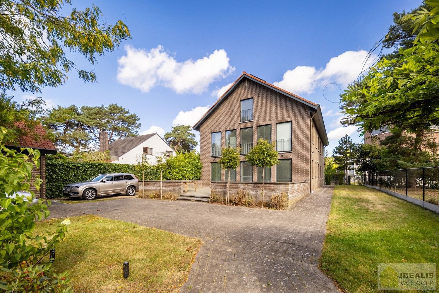 STATIGE, STRAKKE EN UITERST RUIME WONING/KANTOOR MET HOOGSTAANDE AFWERKING EN OOG VOOR DETAIL. VOORZIEN VAN 3 SLAAPKAMERS, RIANTE LEEFRUIMTES ÉN UNIEKE LANDSCAPE KANTOORRUIMTES OP RESIDENTIËLE DOCH GUNSTIGE LOCATIE! foto 54