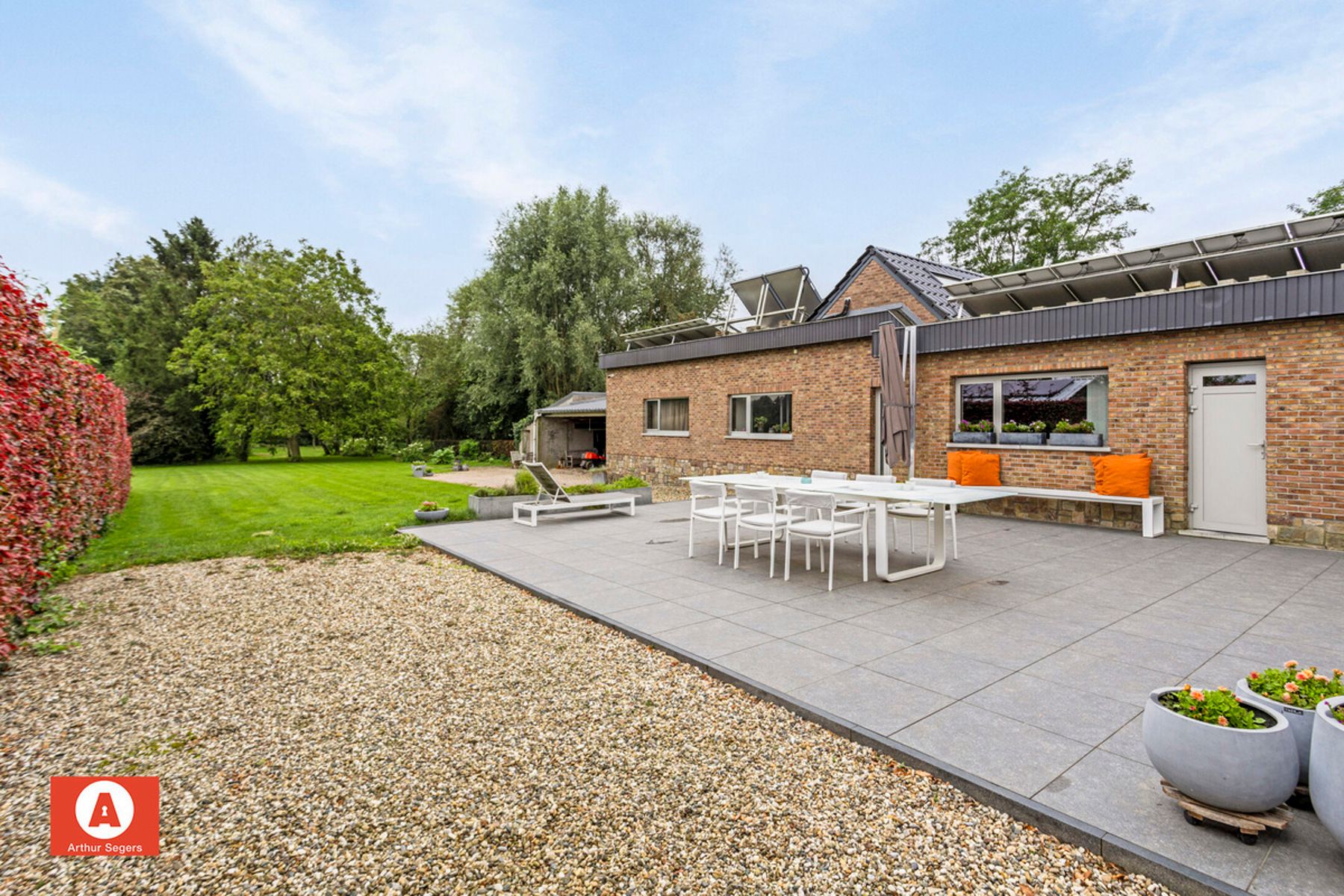 Ruime woning met magazijn, winkelruimte en fenomenale tuin foto 26