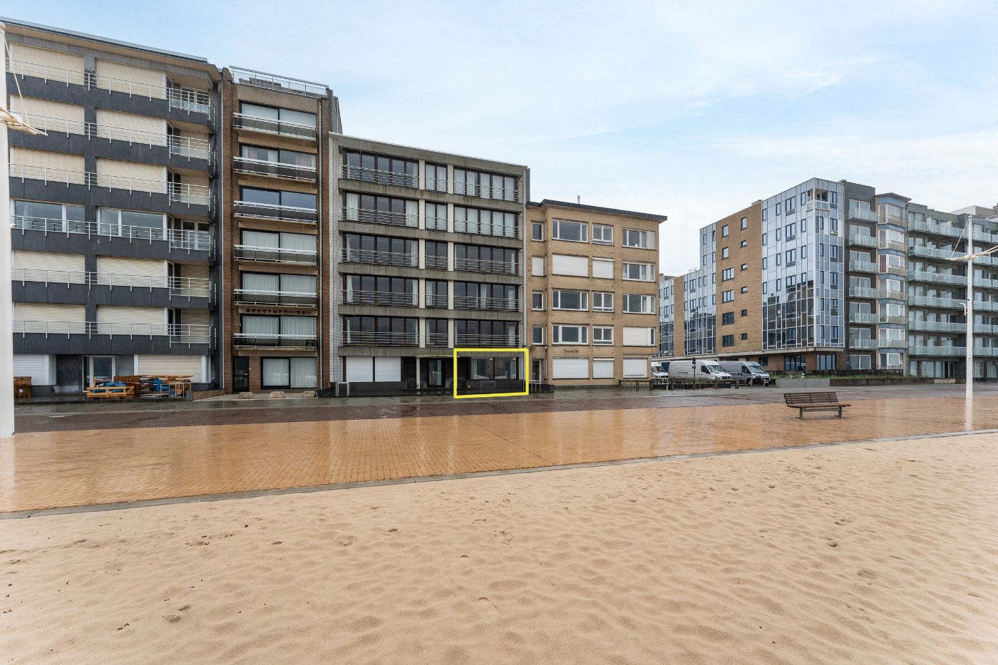 Hoofdfoto van de publicatie: Gelijkvloers appartement met 3 slaapkamers en frontaal zeezicht