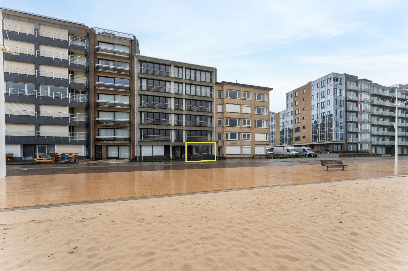 Gelijkvloers appartement met 3 slaapkamers en frontaal zeezicht foto 1