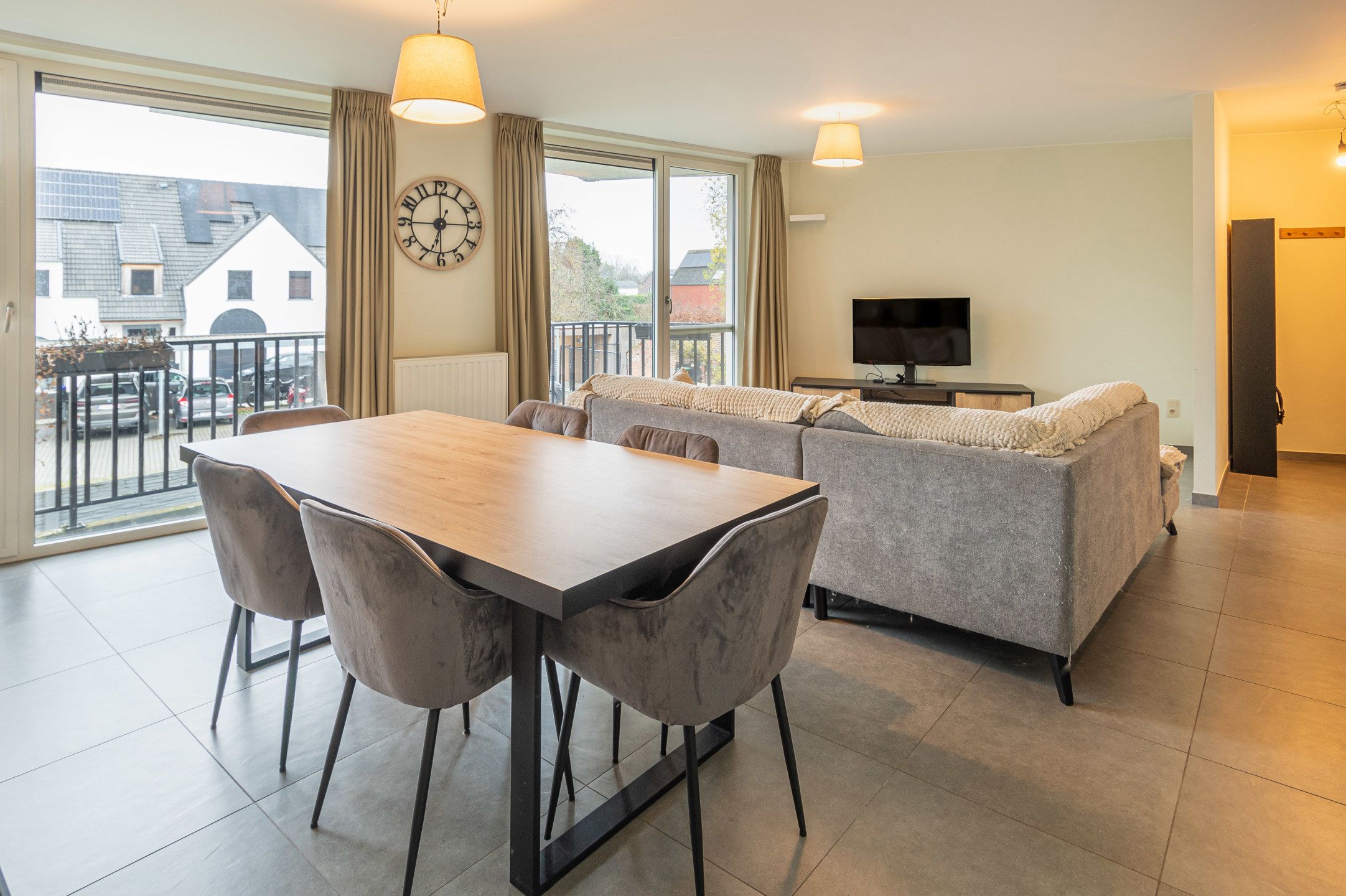 Ruim 1-slaapkamerappartement met terras te Ruisbroek foto 3