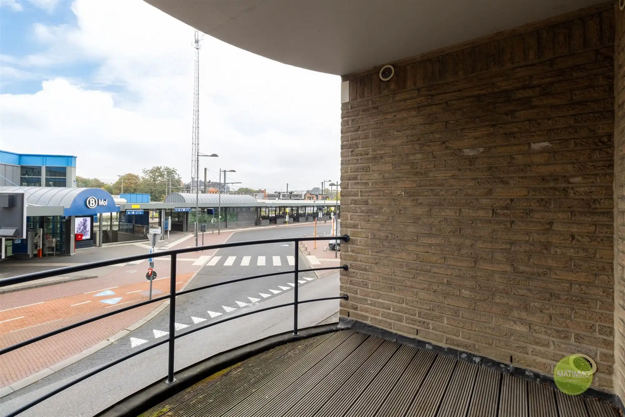 Ruim tweeslaapkamer appartement met terras en garage in Mol  foto 13