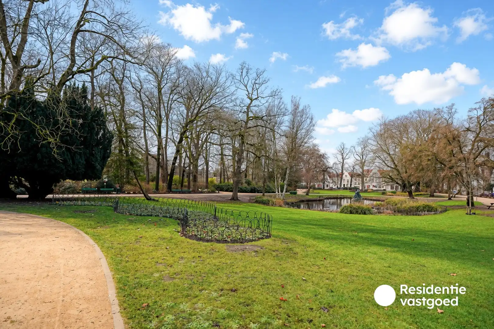 Ruim appartement met staanplaats en terras (46 m²!) aan het Koningin Astridpark foto 13