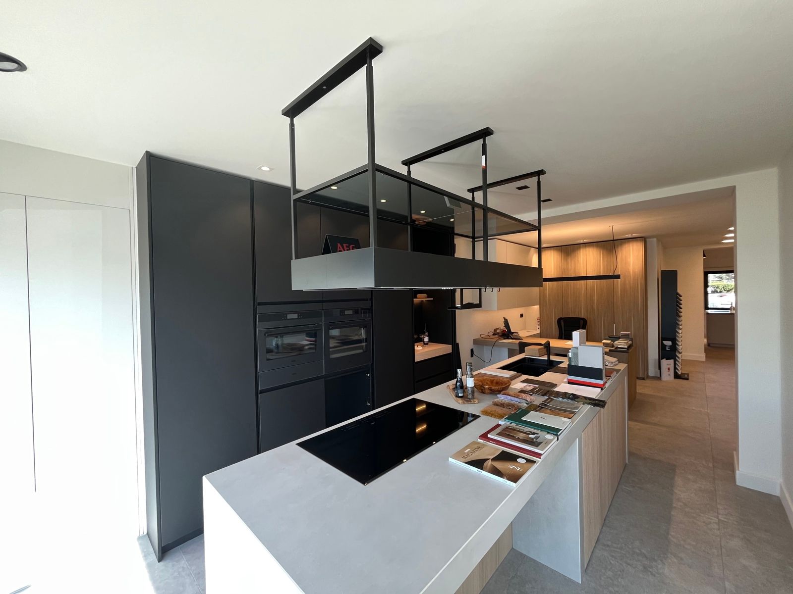 Winkel/showroom met topzichtbaarheid in Hasselt foto 13